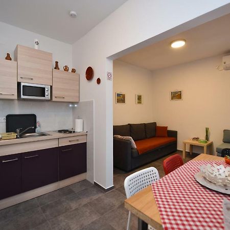 Apartments Enya Новаля Екстер'єр фото