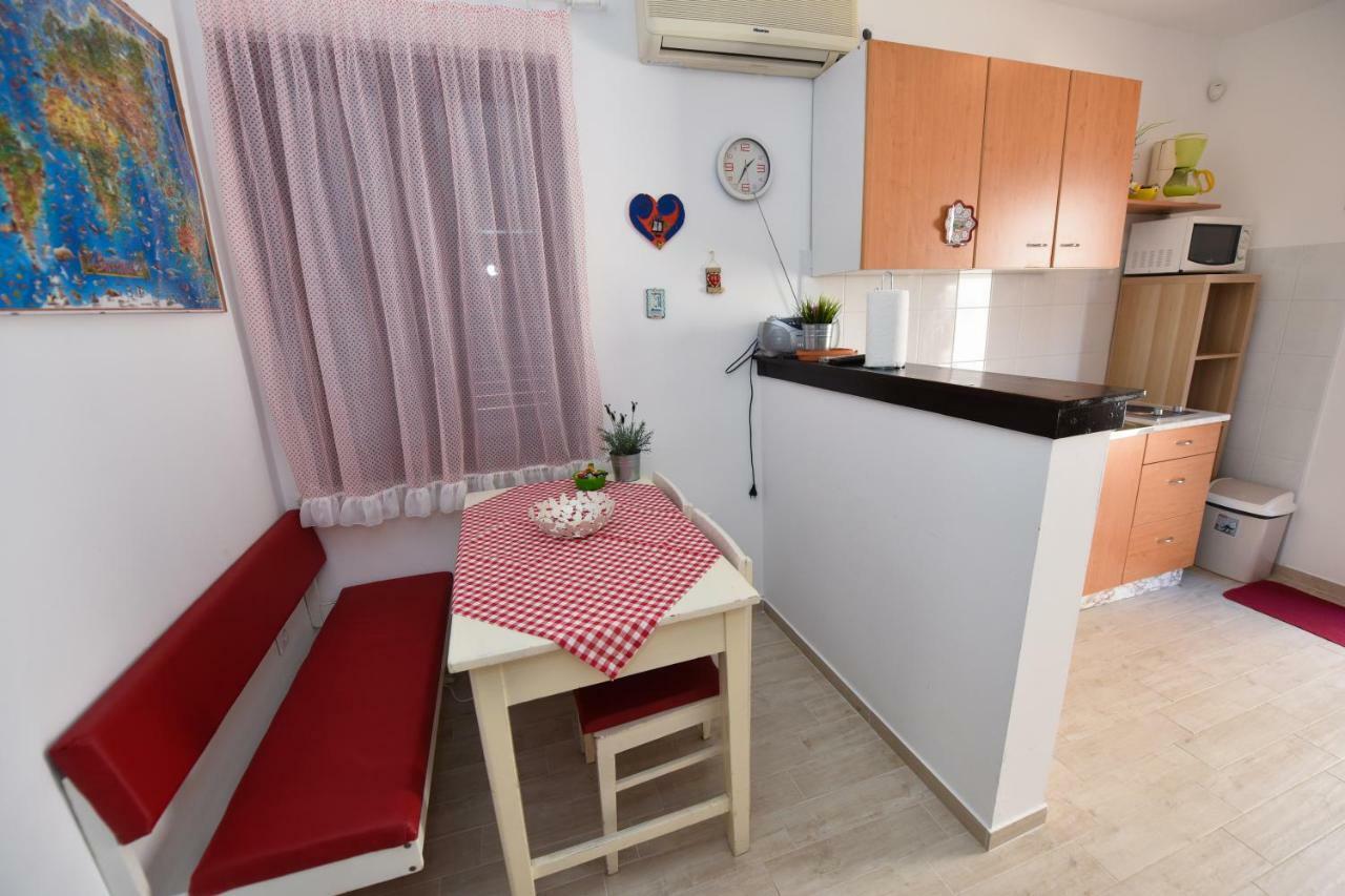 Apartments Enya Новаля Екстер'єр фото