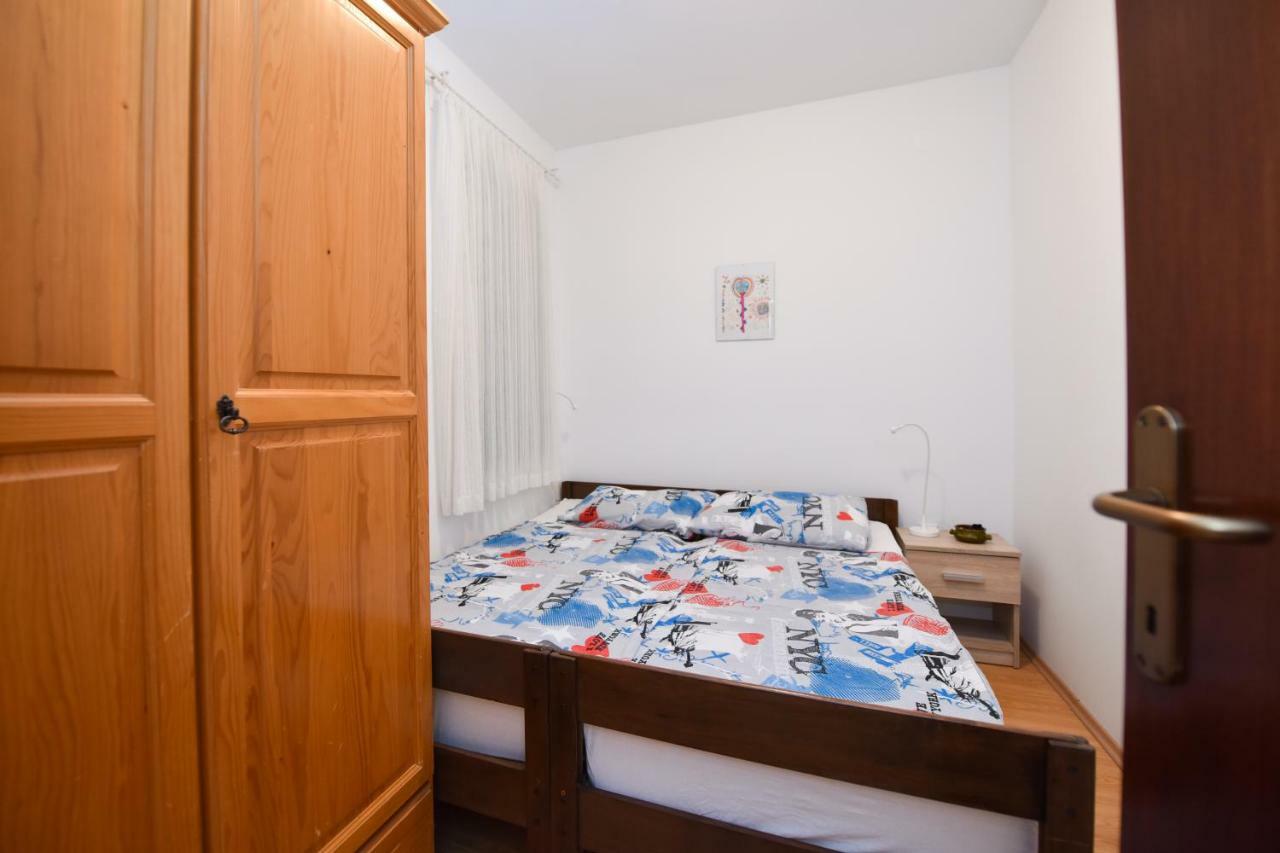 Apartments Enya Новаля Екстер'єр фото