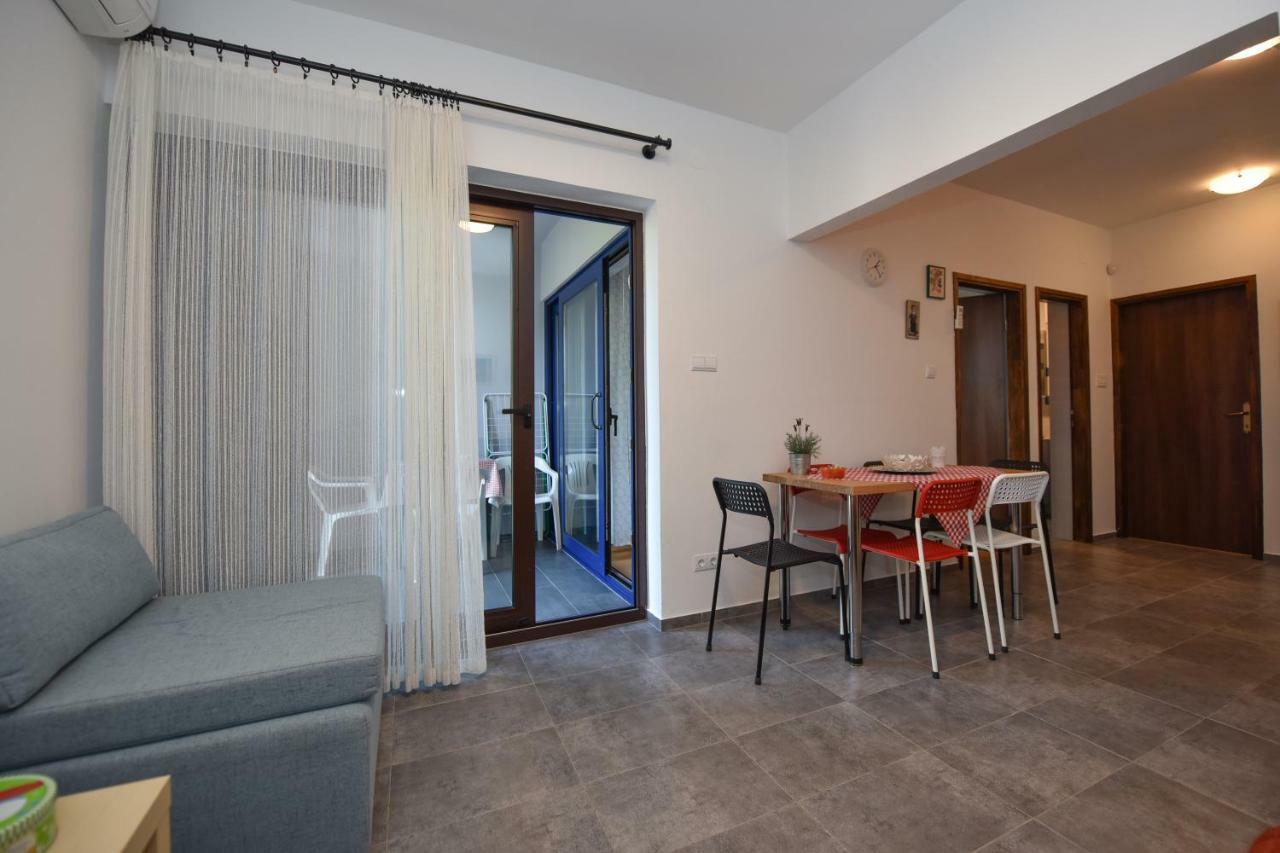 Apartments Enya Новаля Екстер'єр фото