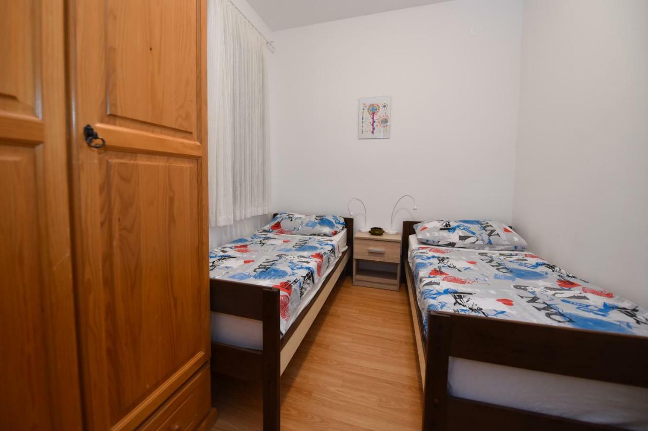 Apartments Enya Новаля Екстер'єр фото