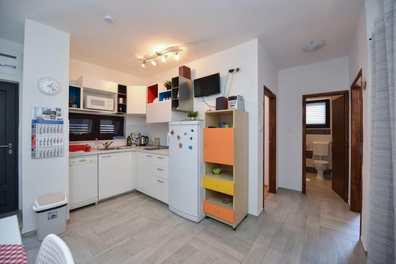 Apartments Enya Новаля Екстер'єр фото